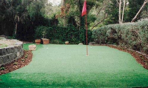 Backyard miniature golf course - large and beautiful ...