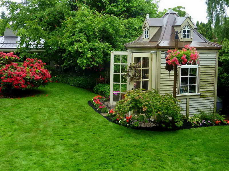Beautiful small backyards - large and beautiful photos. Photo to select