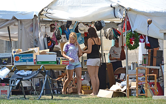 127 garage sales photo - 1