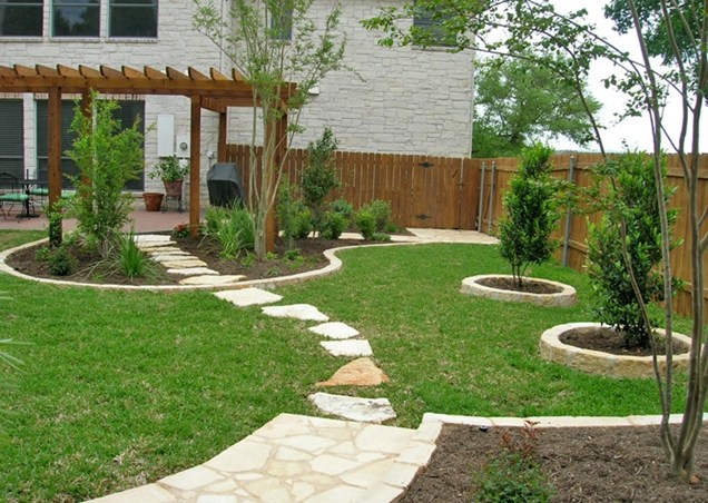 backyard privacy landscaping photo - 1