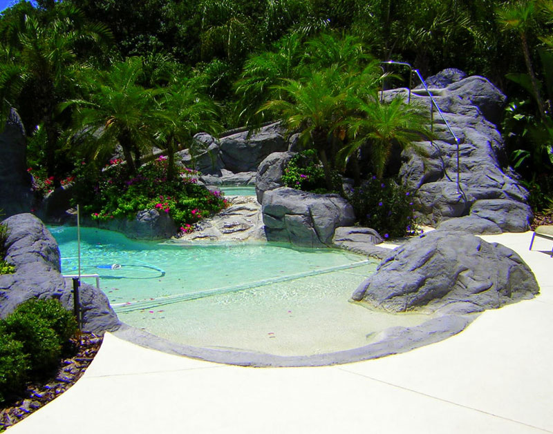 backyard swimming pool photo - 1