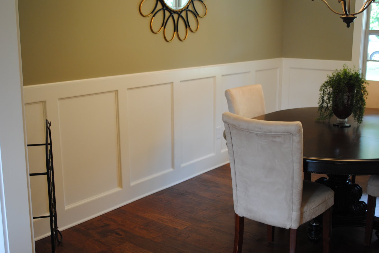 chair rail dining room photo - 2