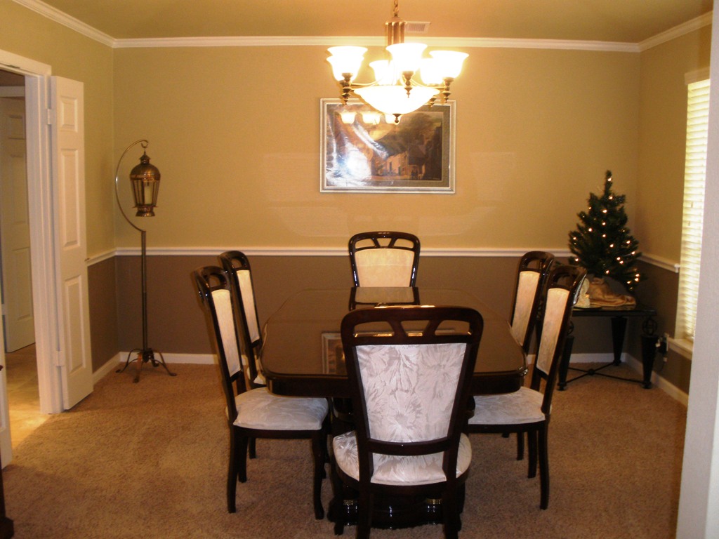 chair rail in dining room photo - 2