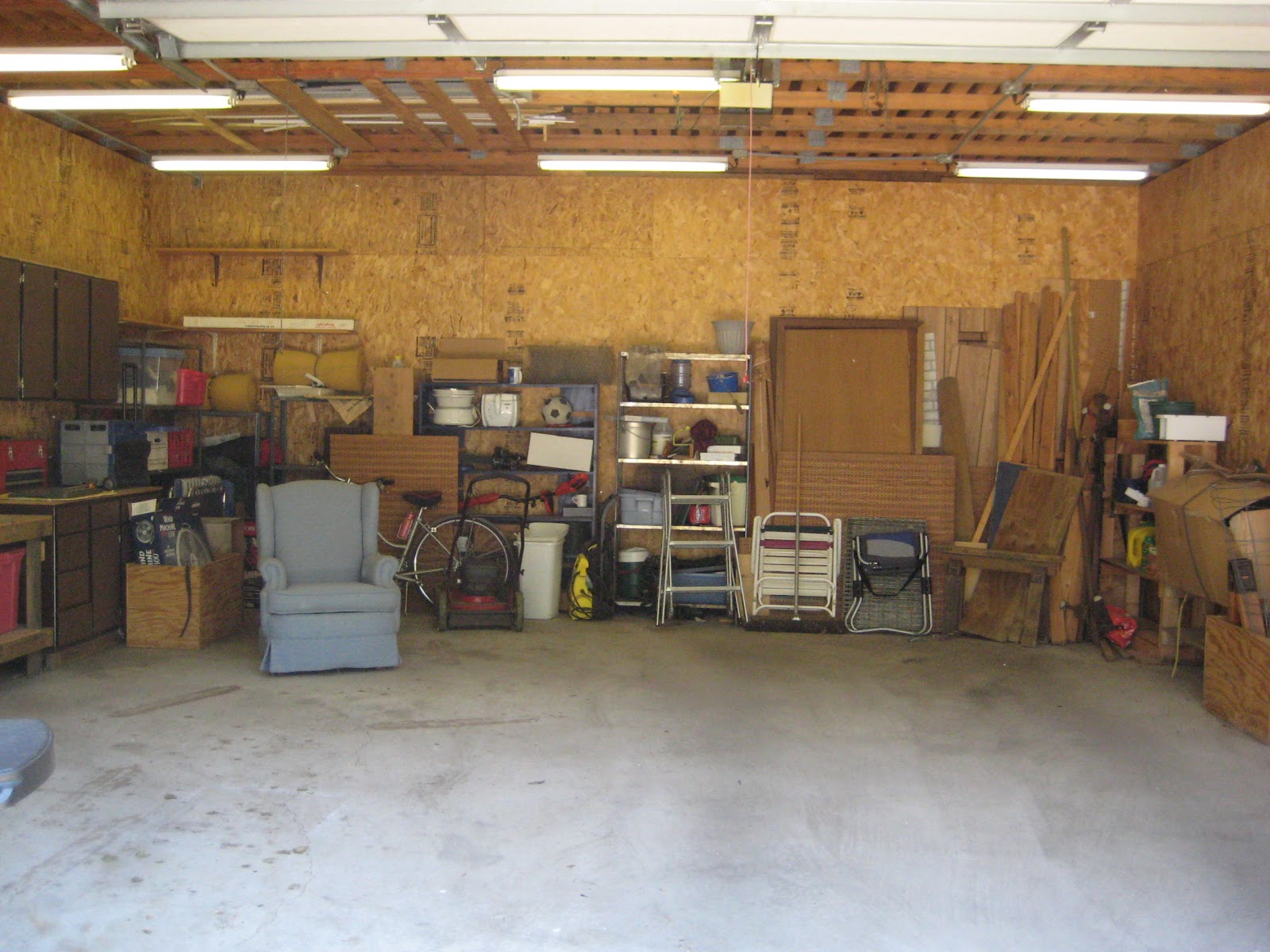 cleaning garage photo - 2