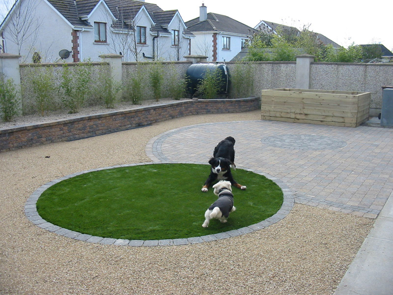 dog friendly backyard landscaping photo - 2