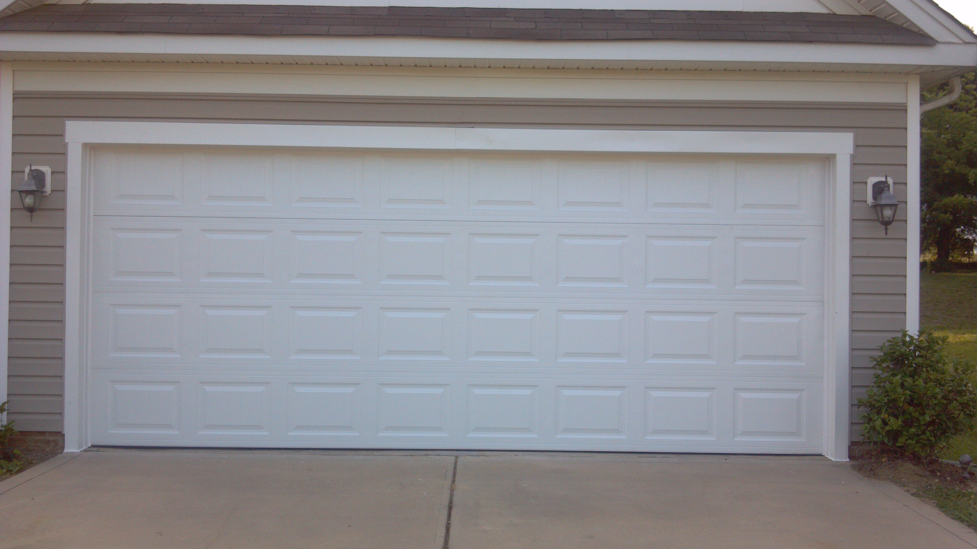 garage door single photo - 1