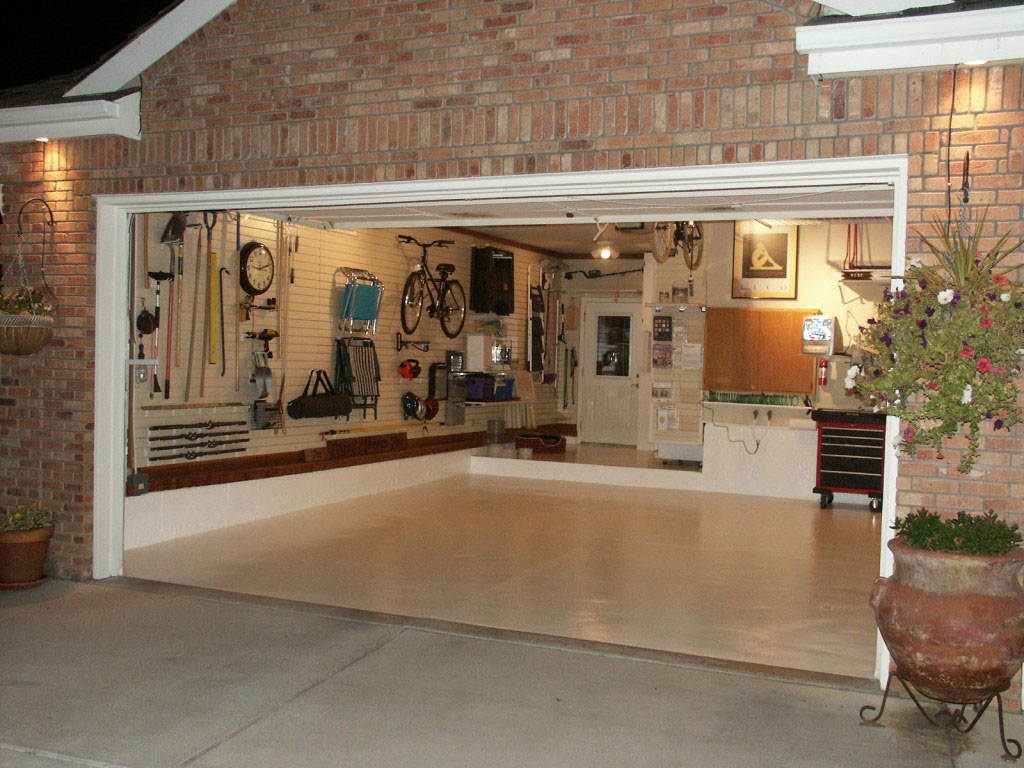 garage storage space photo - 2