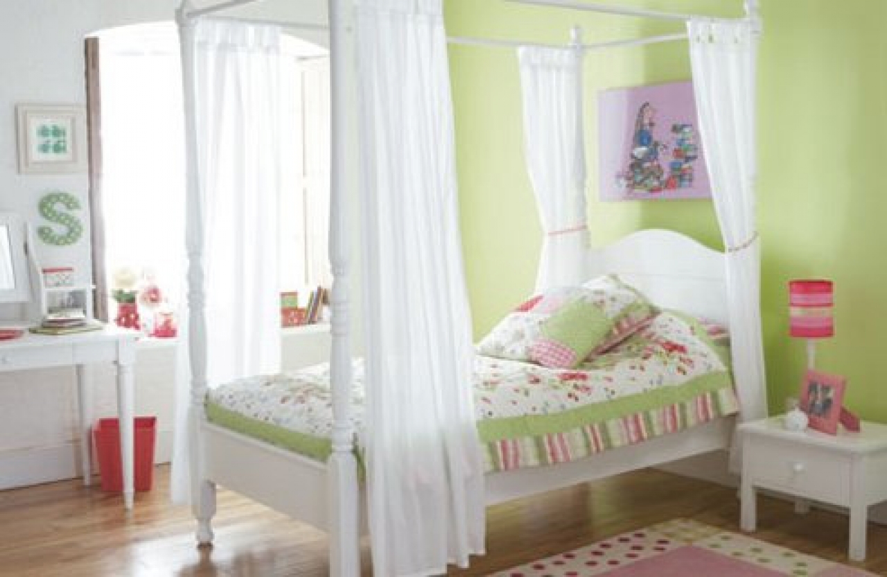 green girls bedroom photo - 2