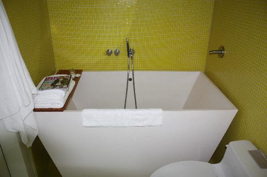 japanese soaking tubs for small bathrooms photo - 1