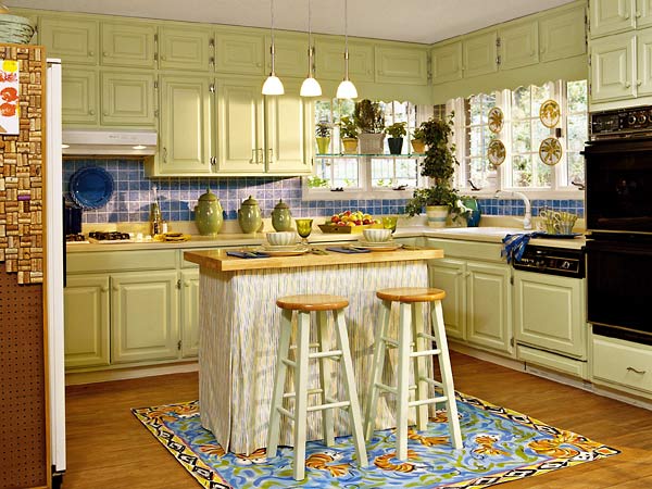 kitchen cabinet colors for small kitchens photo - 1