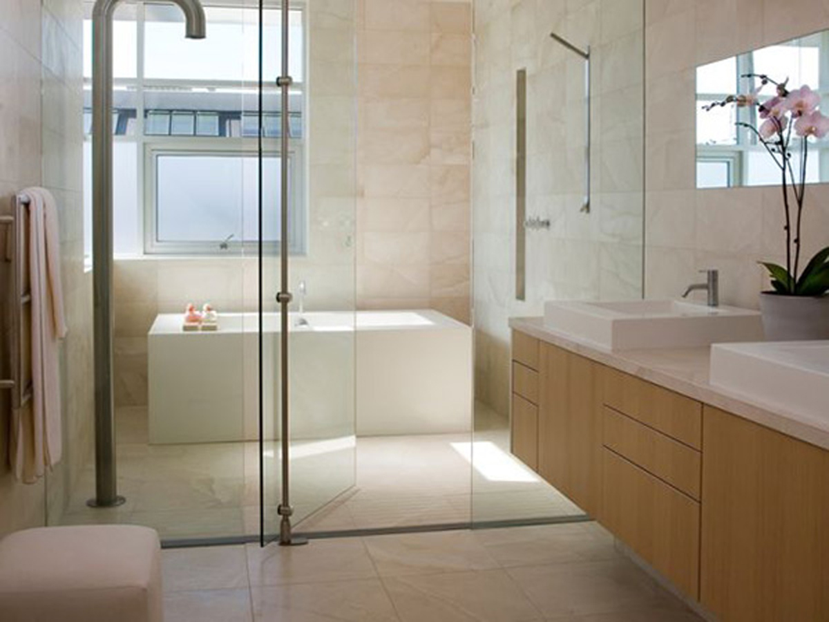 narrow bathroom design photo - 1