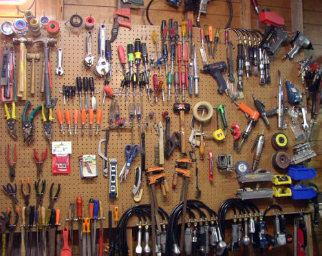 organize garage tools photo - 2