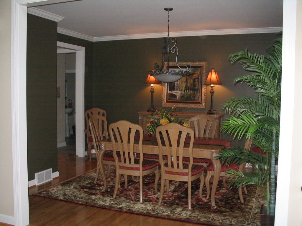 painting a dining room photo - 2
