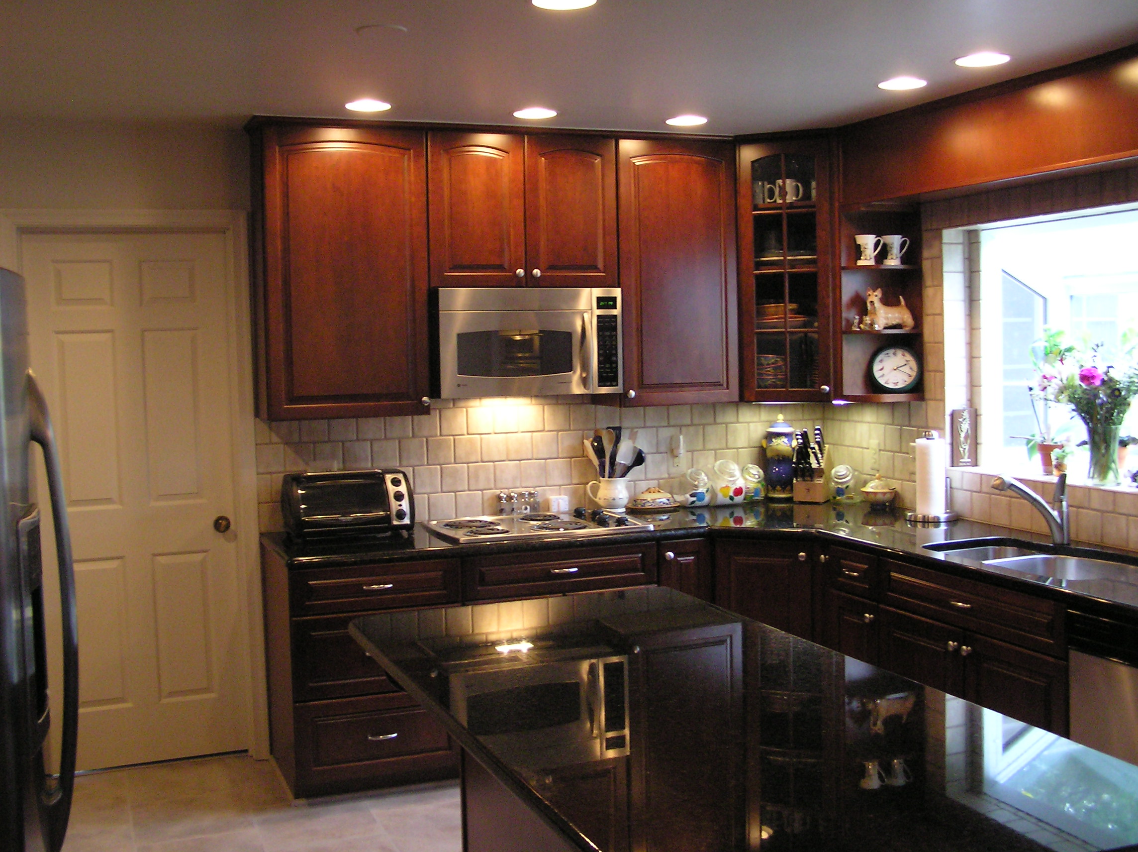 remodeled small kitchens photo - 2