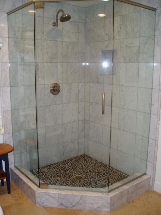 small bathrooms with shower photo - 1