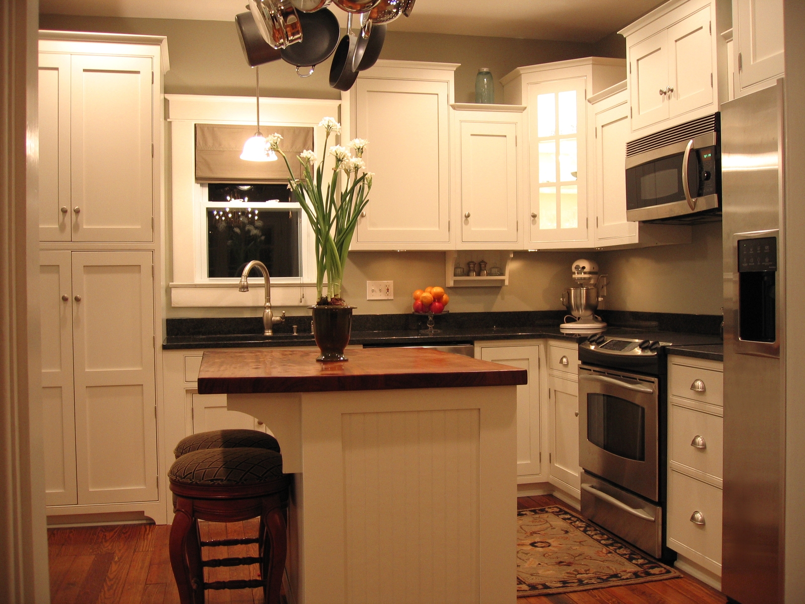 small kitchen layouts with island photo - 1