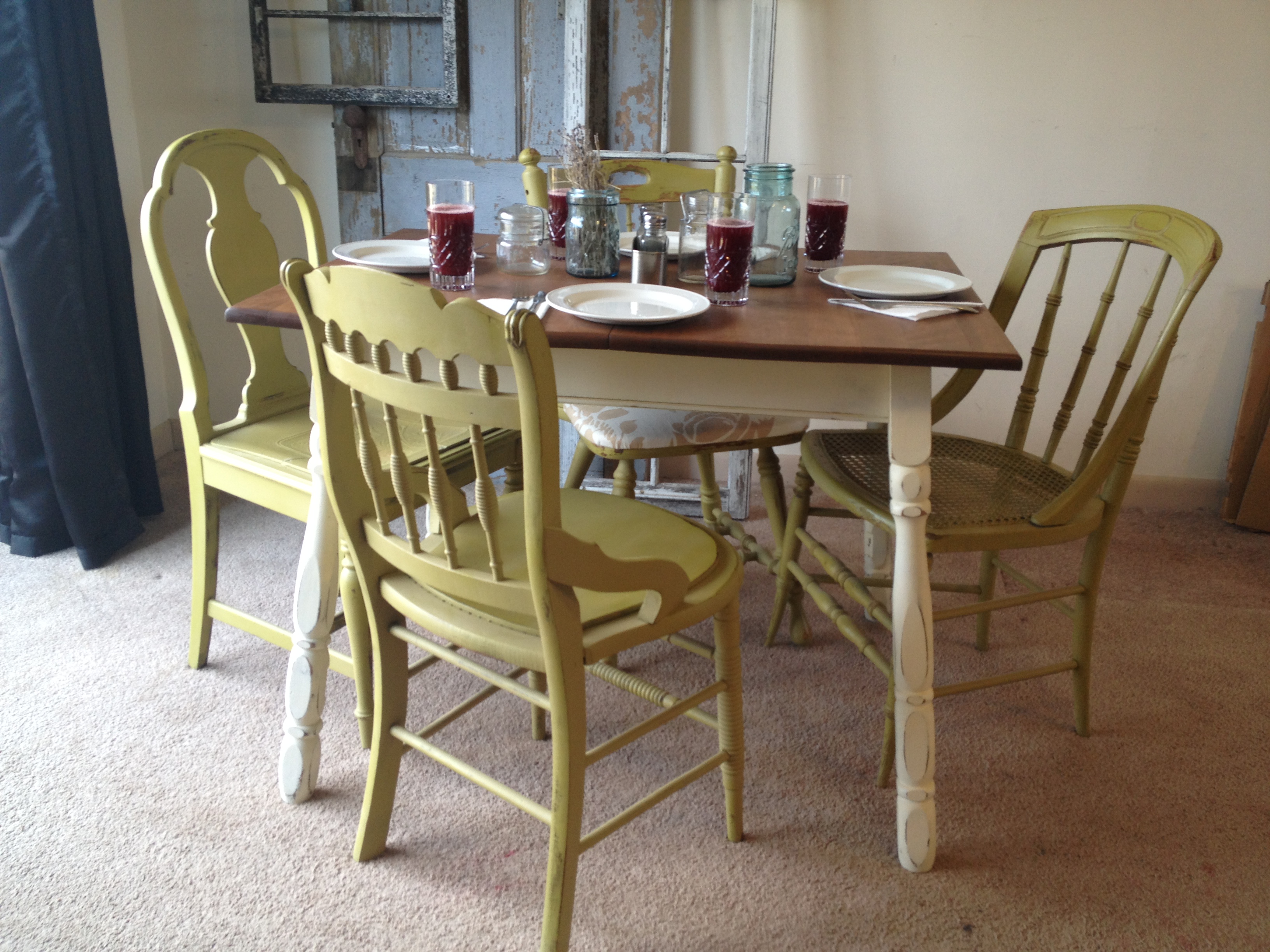 small kitchen table and chairs photo - 2