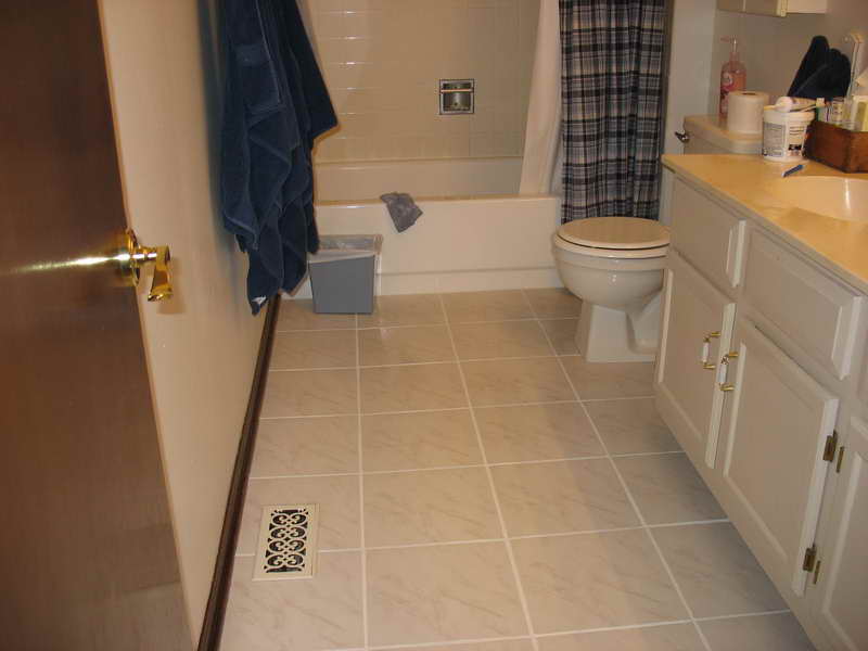 small tile bathroom photo - 1