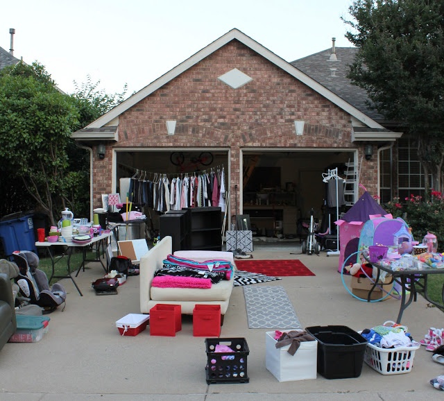 tips for a successful garage sale photo - 2