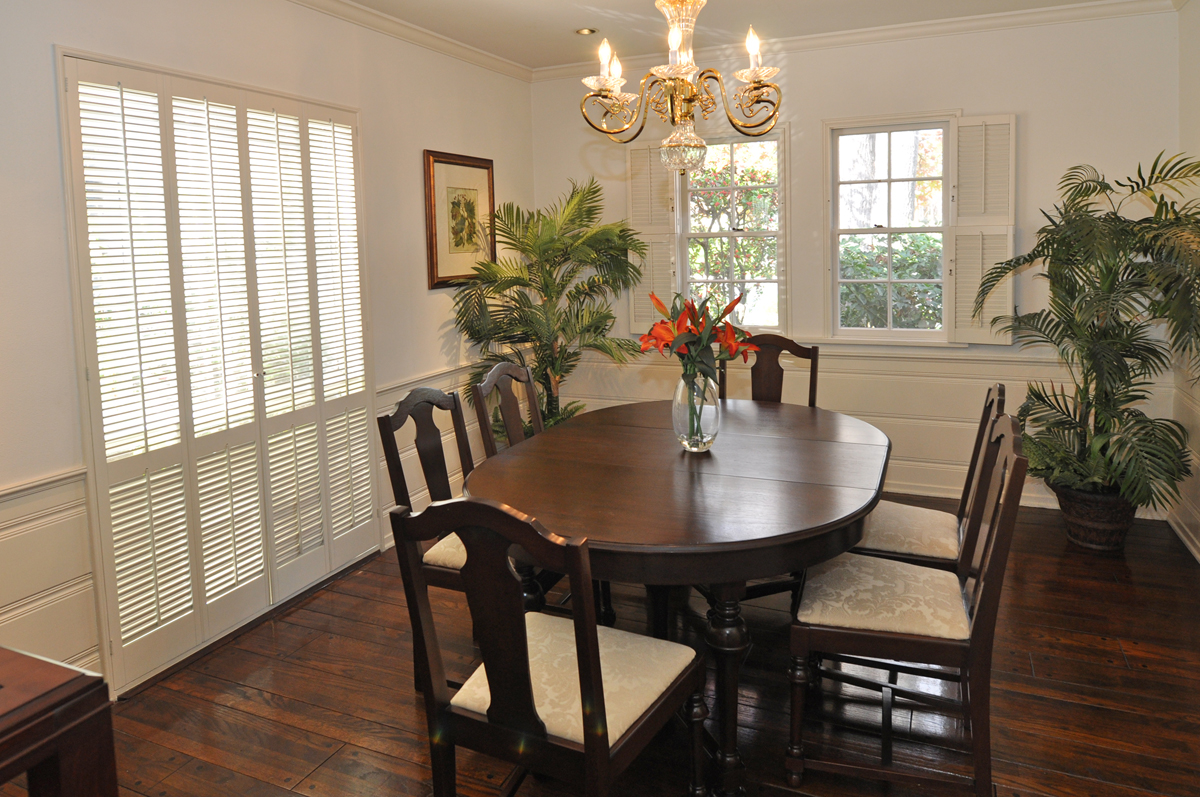 wainscoting in dining room photo - 2