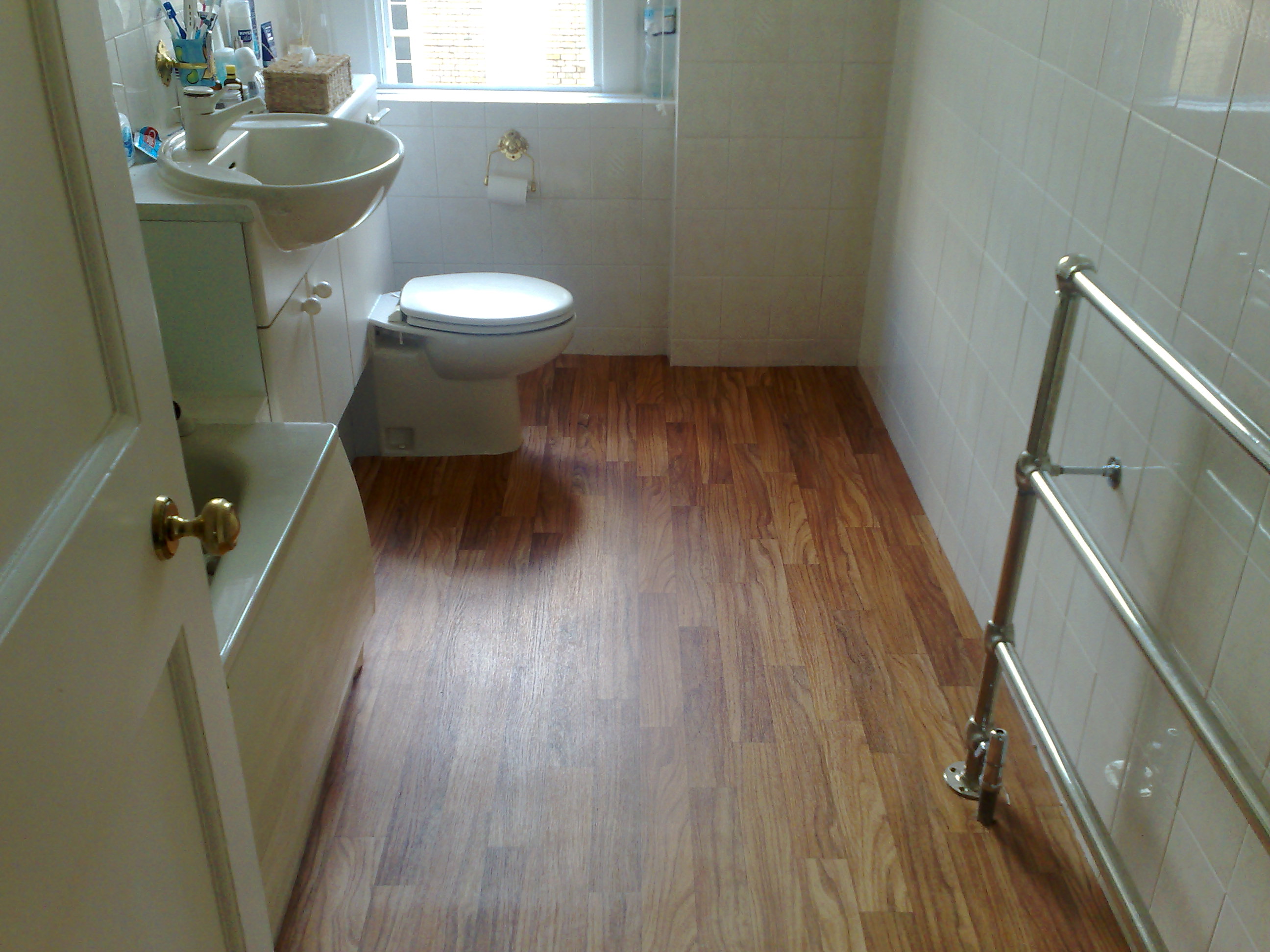 wood tile bathroom photo - 1